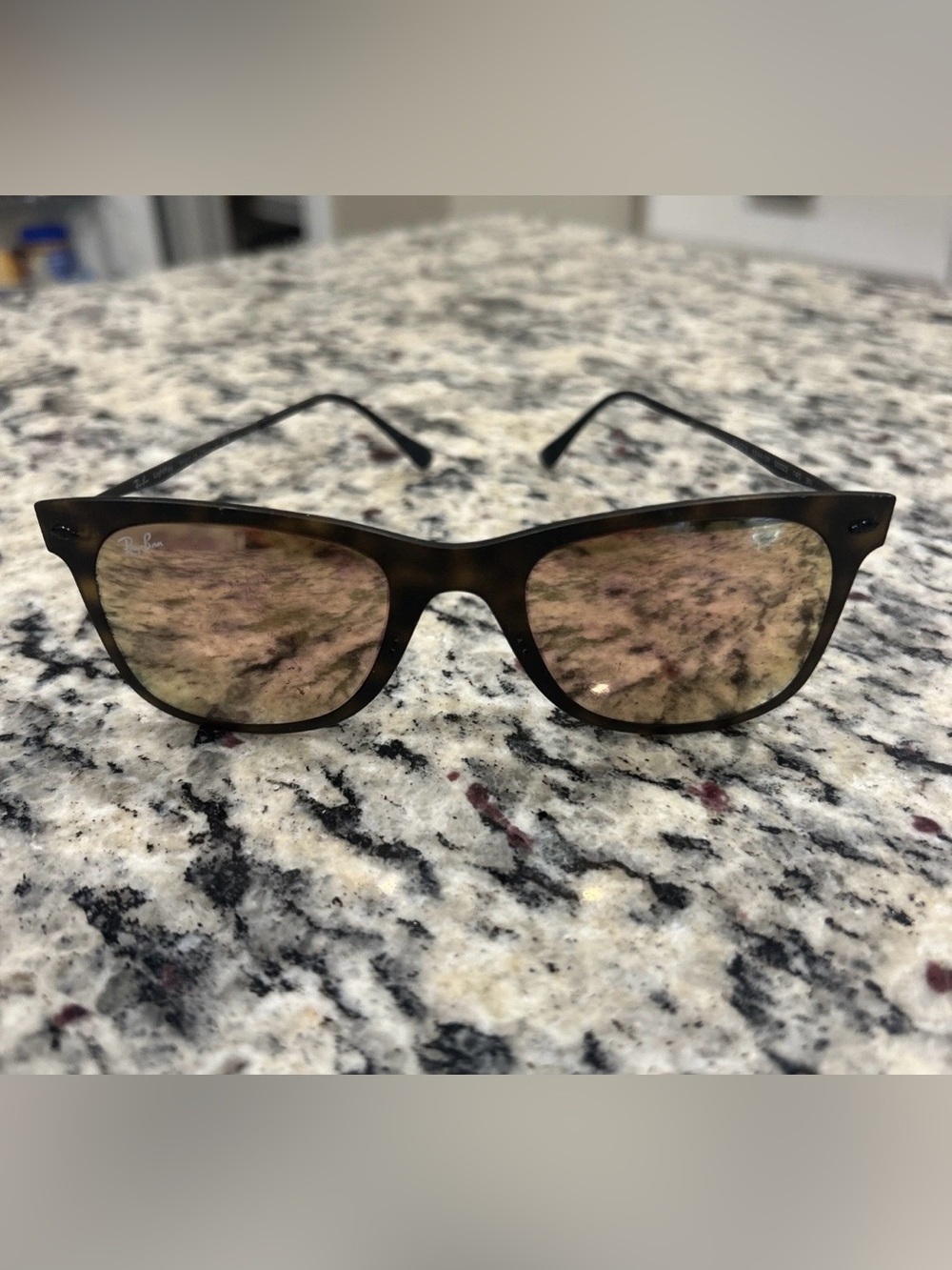Women’s lightweight Ray-Ban sunglasses